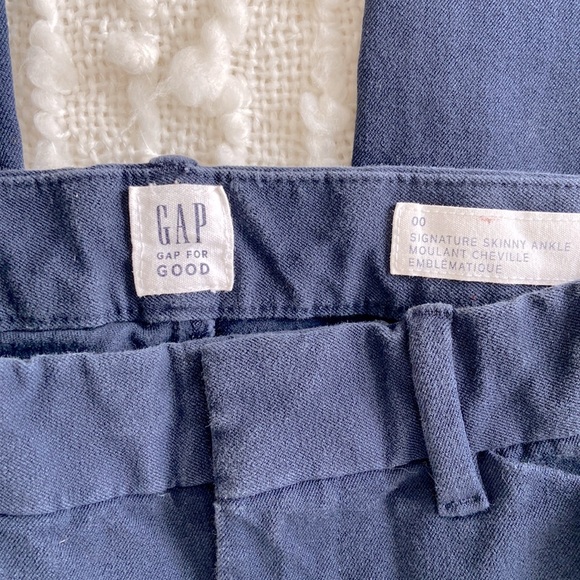 GAP Signature Skinny Ankle Khaki Pants - Picture 3 of 9